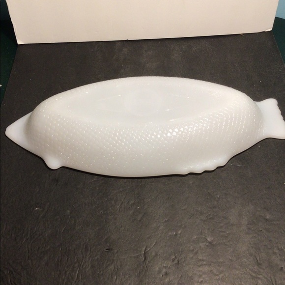 Vintage 1940’s Ornate 18in Glasbake Fish Milk Glass platter - Picture 7 of 7